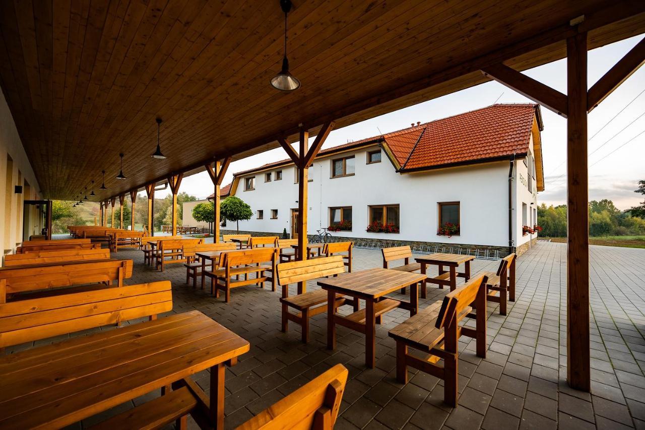 Na Zelenem Statku Hotel Rasovice  Kültér fotó